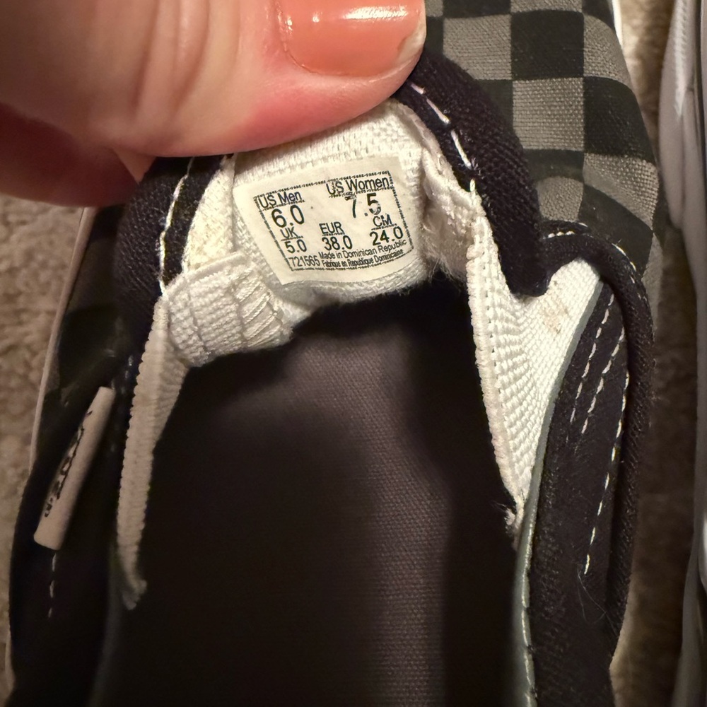 Check Vans - Picture 7 of 8